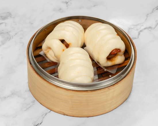 4. Steamed Chinese Sausage Bun 懷舊金銀臘腸卷